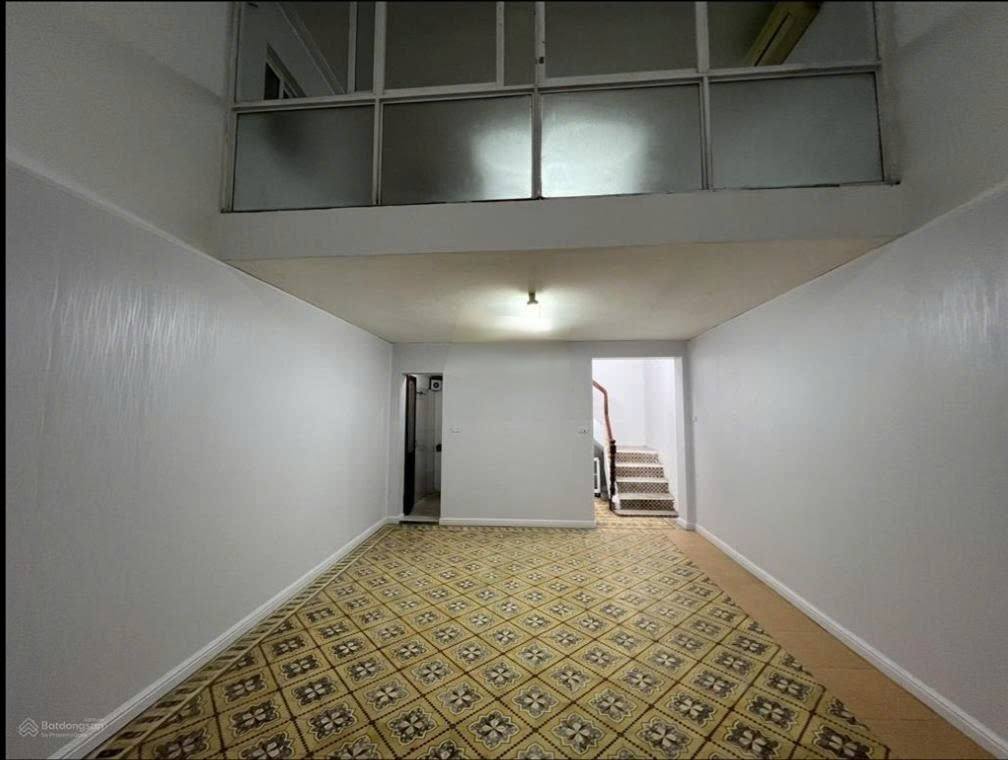 Cho thuê nhà Nguyễn Trãi, 43m2 x 3.5 tầng, 2 ngủ, 8 Triệu KD, kho, ở gđ, nhóm đi làm - Ảnh 1
